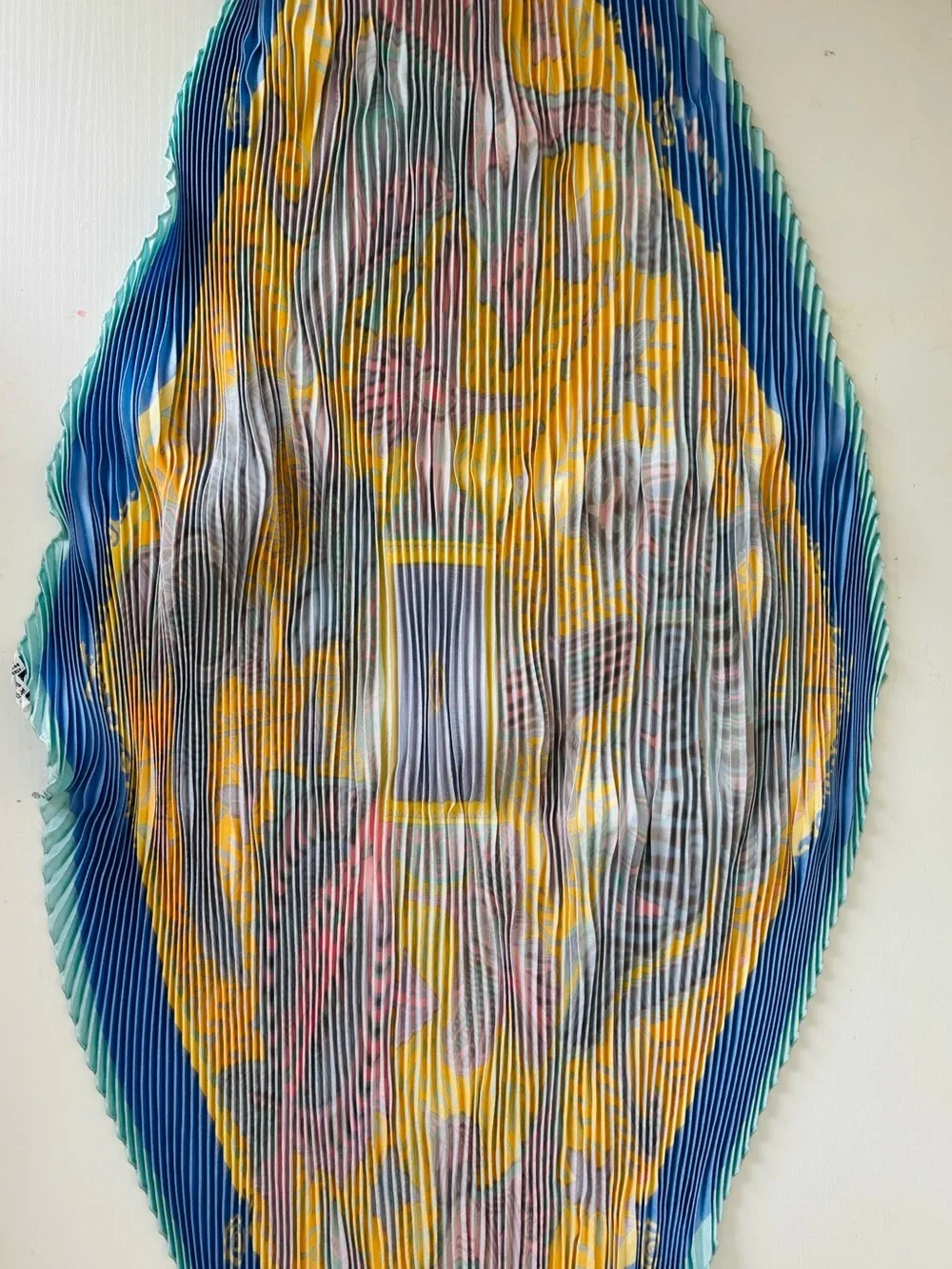 Vintage Hermès "Puzzle II" pleated silk scarf - Picture 4 of 7